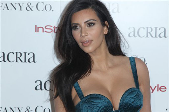 Kim Kardashian poses nude for Paper Magazine